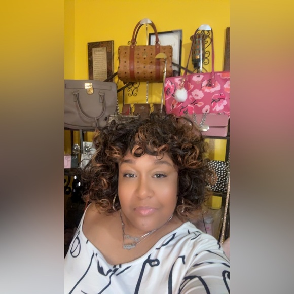 Join me live from NYC! Sharing yours & mine 💕🫶🏽💕 - Picture 2 of 14